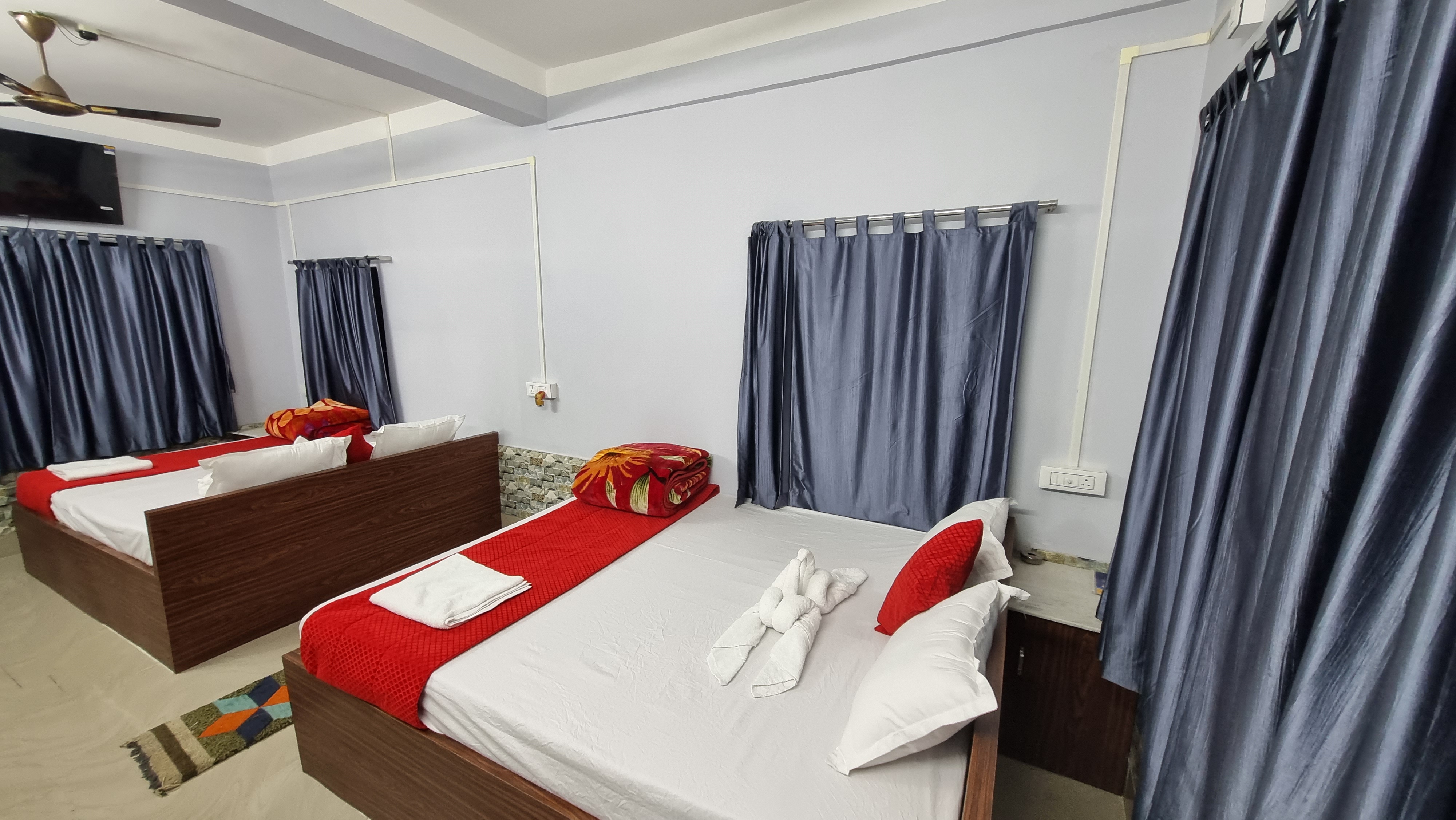 Four Room Deluxe